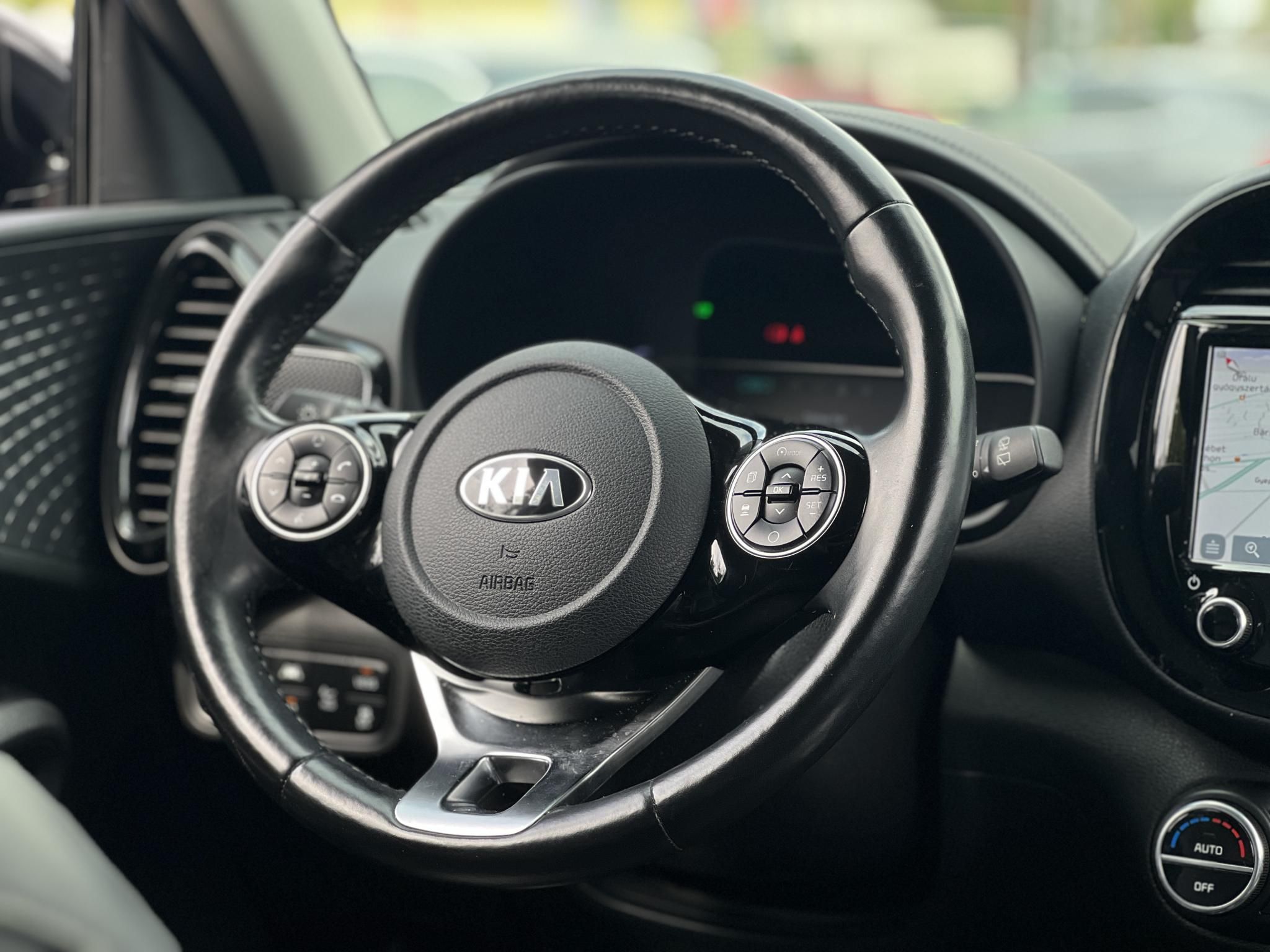 KIA SOUL EV 64kWh Gold 114e km. magas felszereltség. head-up. üléshűtés. carplay. 400+km hatótáv!