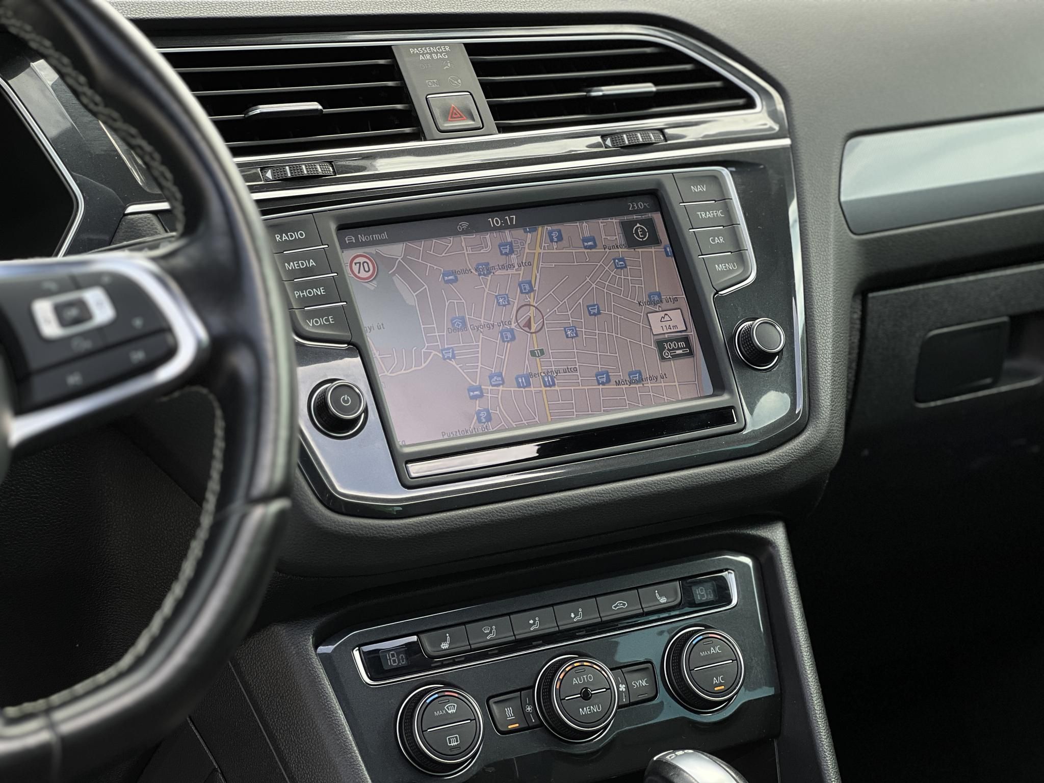 VOLKSWAGEN TIGUAN 2.0 TDI BMT SCR Highline 4Motion DSG R-line. dynaudio. panoráma tető. virtual cockpit. vezetett szervizkönyv!