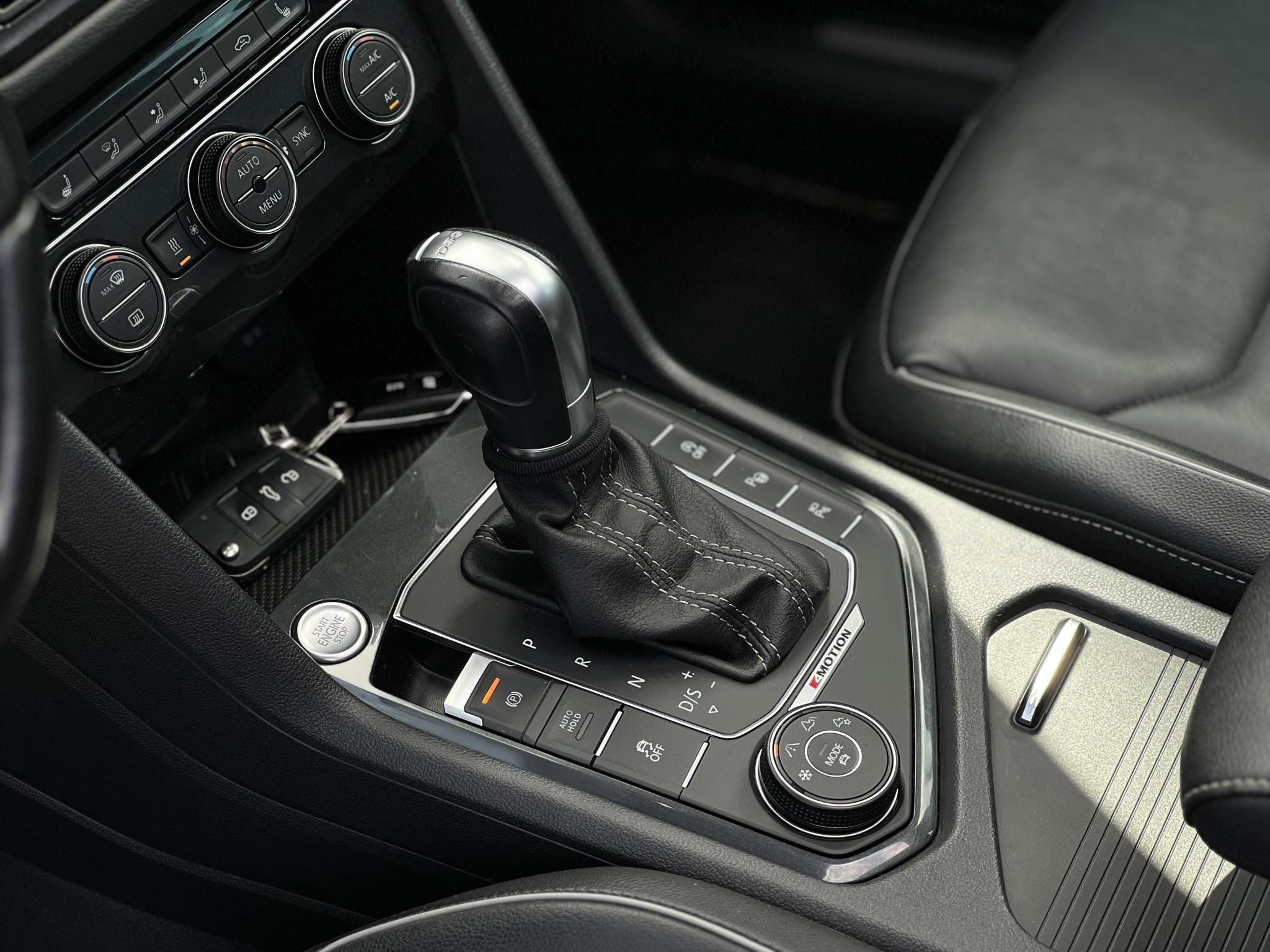 VOLKSWAGEN TIGUAN 2.0 TDI BMT SCR Highline 4Motion DSG R-line. dynaudio. panoráma tető. virtual cockpit. vezetett szervizkönyv!