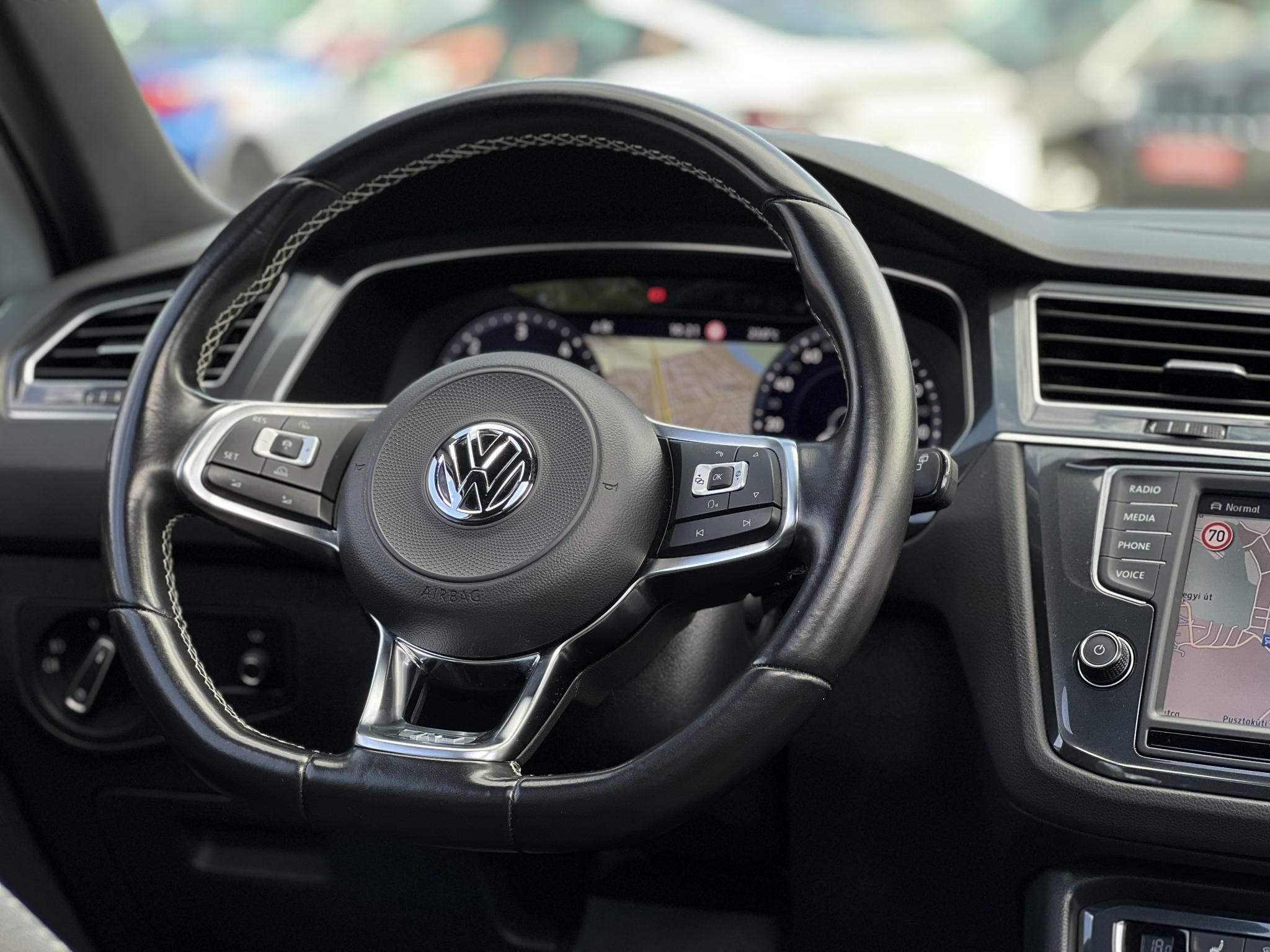 VOLKSWAGEN TIGUAN 2.0 TDI BMT SCR Highline 4Motion DSG R-line. dynaudio. panoráma tető. virtual cockpit. vezetett szervizkönyv!