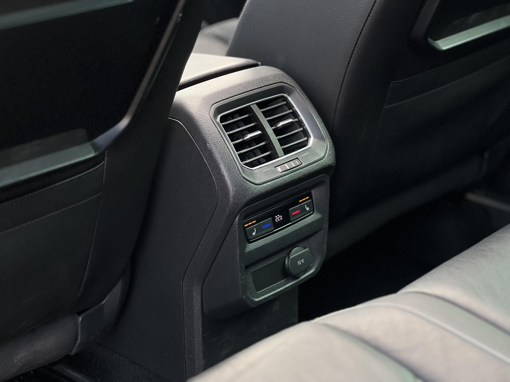 VOLKSWAGEN TIGUAN 2.0 TDI BMT SCR Highline 4Motion DSG R-line. dynaudio. panoráma tető. virtual cockpit. vezetett szervizkönyv!