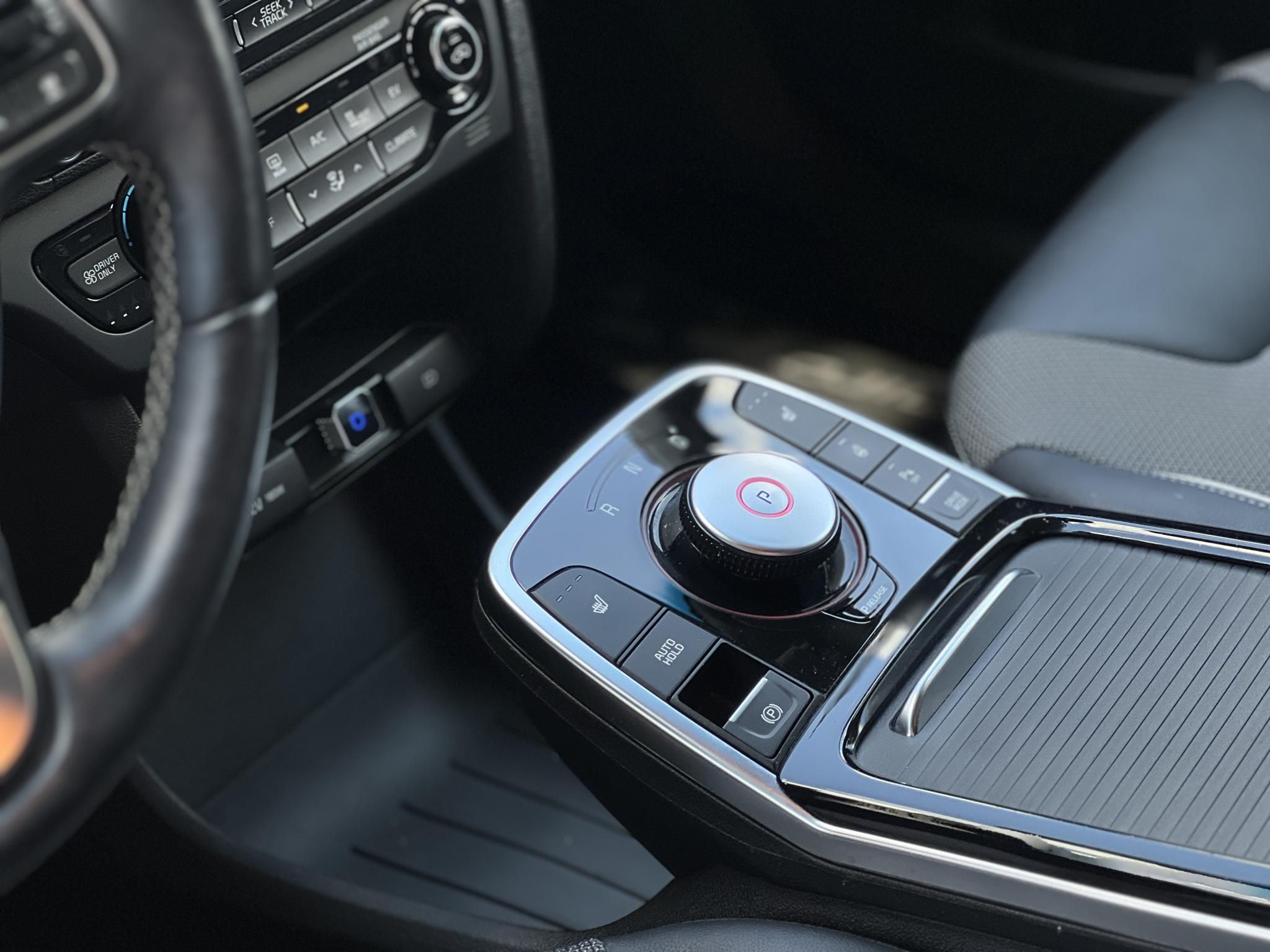 KIA NIRO e-Niro 39kWh Silver 73e km. távtartó. sávtartó. ülésfűtés. félbőr. CARPLAY!