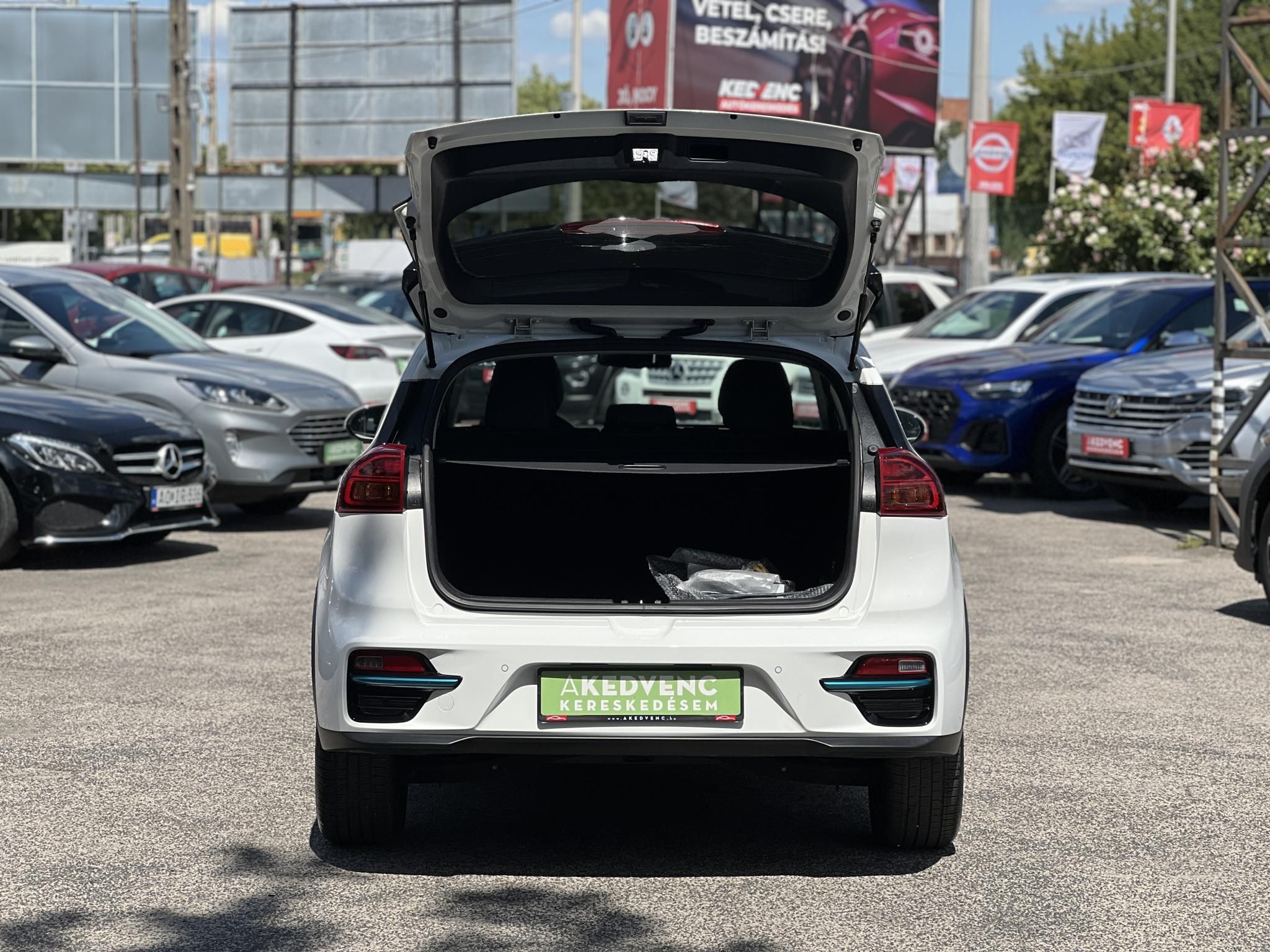 KIA NIRO e-Niro 39kWh Silver 73e km. távtartó. sávtartó. ülésfűtés. félbőr. CARPLAY!