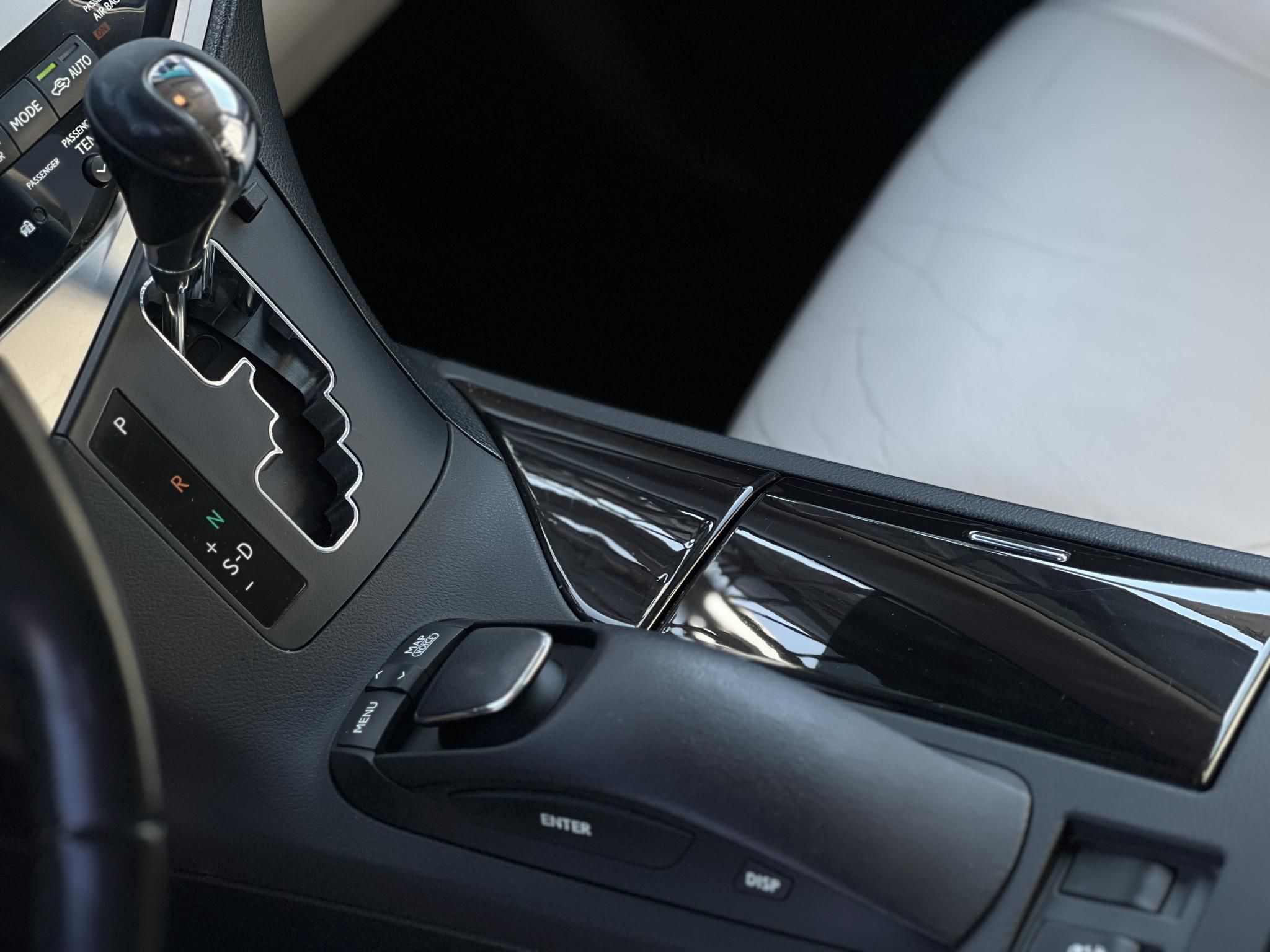LEXUS RX 450h Executive CVT Dokumentált előélet. Vajbőr belső. 4 évszakos gumik!