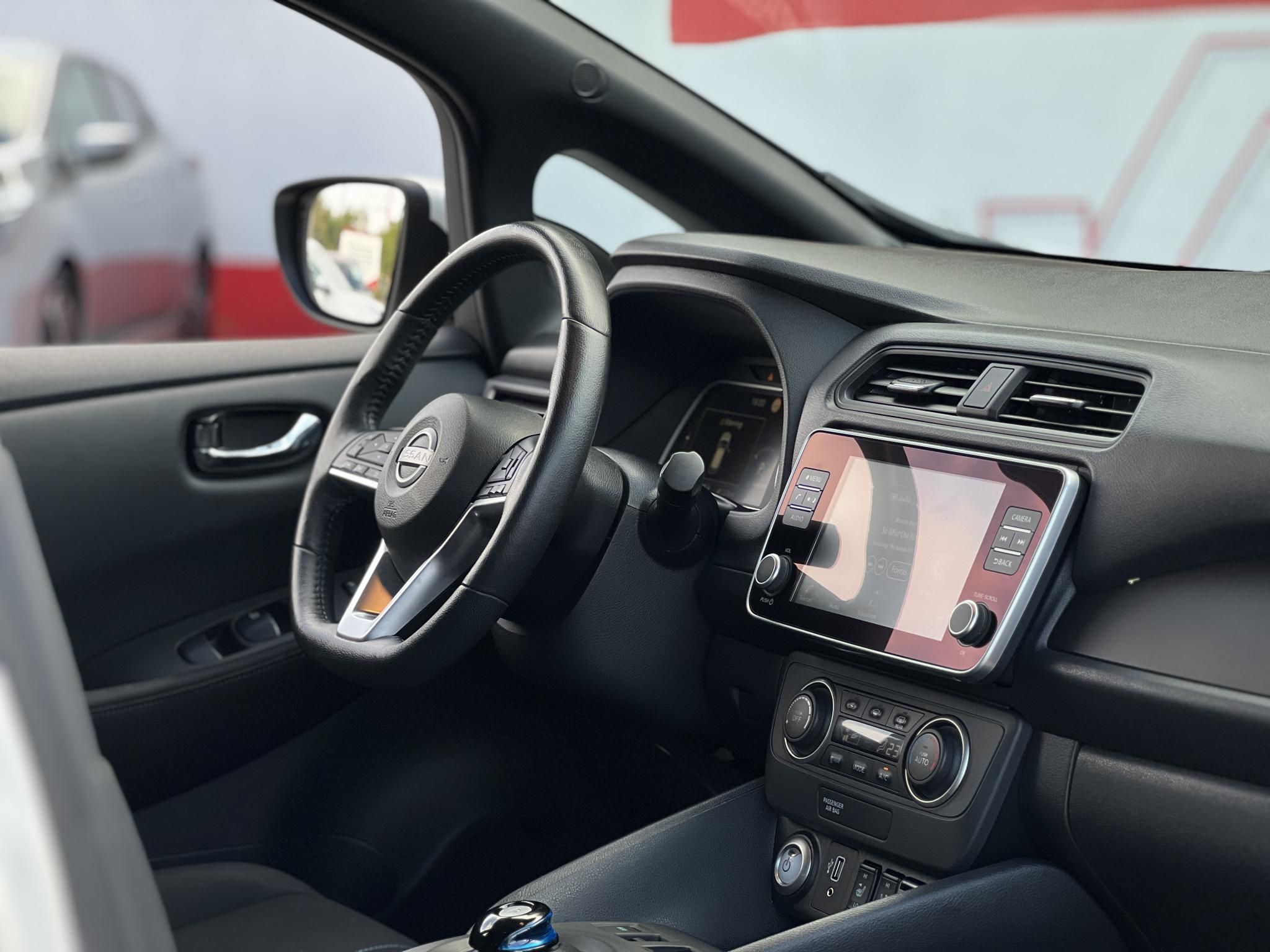 NISSAN LEAF Acenta 40kWh (Automata) 29e km. 270km hatótáv. keyless. 360 kamera. első-hátsó ülésfűtés. téli-nyári!