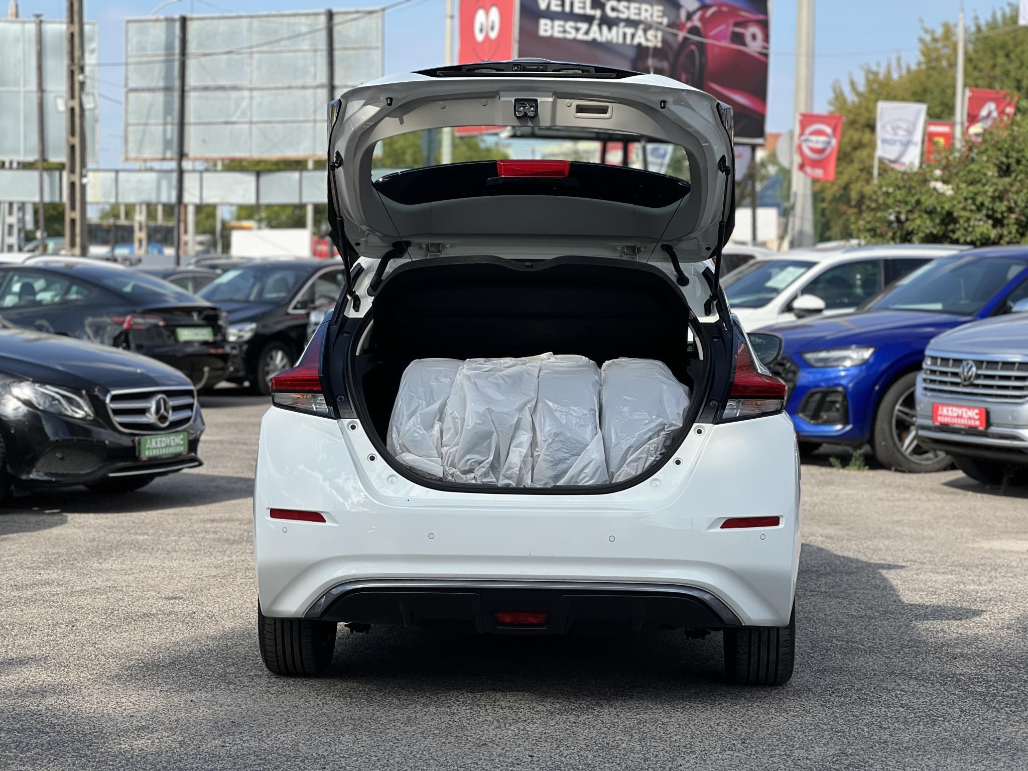 NISSAN LEAF Acenta 40kWh (Automata) 29e km. 270km hatótáv. keyless. 360 kamera. első-hátsó ülésfűtés. téli-nyári!