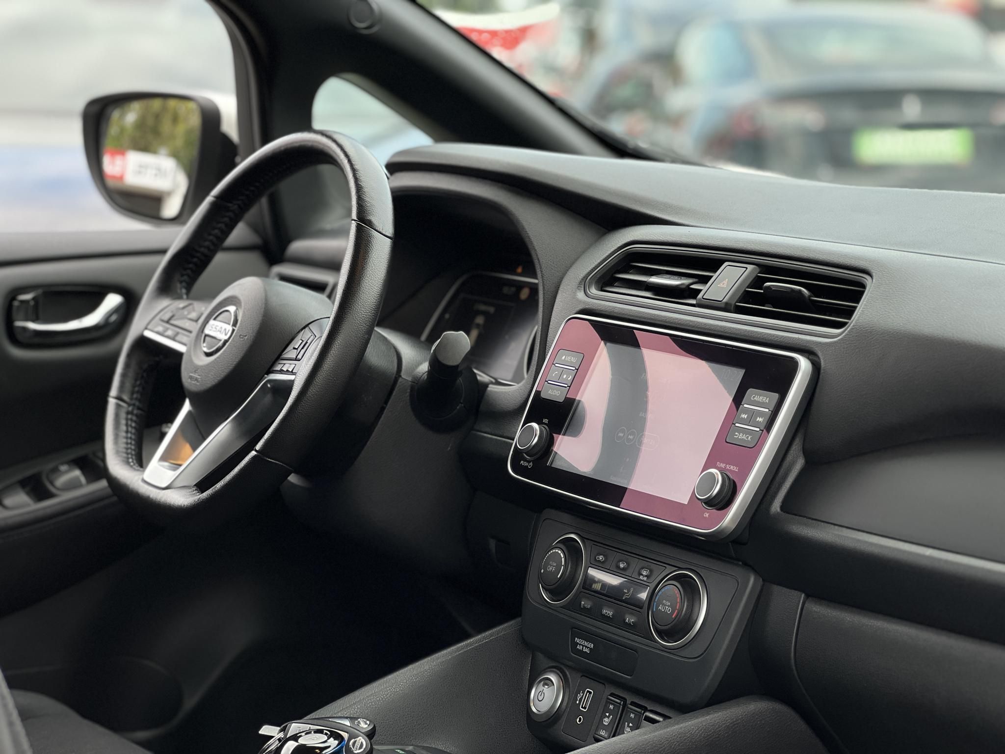 NISSAN LEAF Acenta 40kWh (Automata) 45e km. 270 km hatótáv.Ülésfűtés. kormányfűtés. téli-nyári kerék szett!