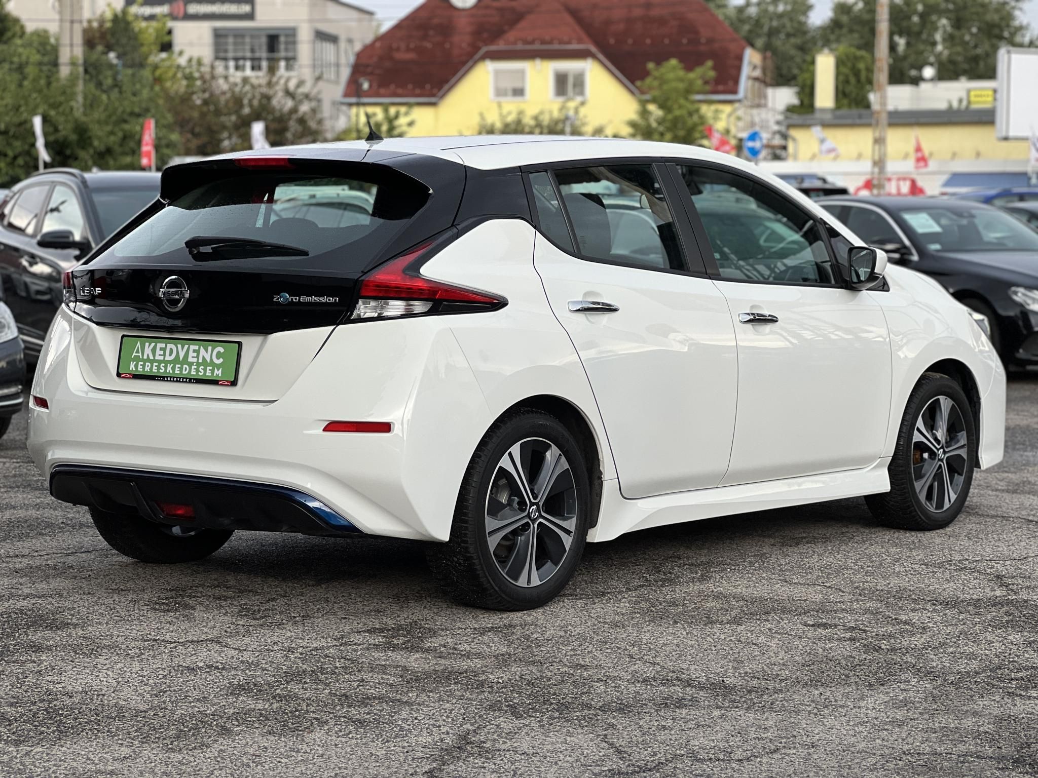 NISSAN LEAF Acenta 40kWh (Automata) 45e km. 270 km hatótáv.Ülésfűtés. kormányfűtés. téli-nyári kerék szett!