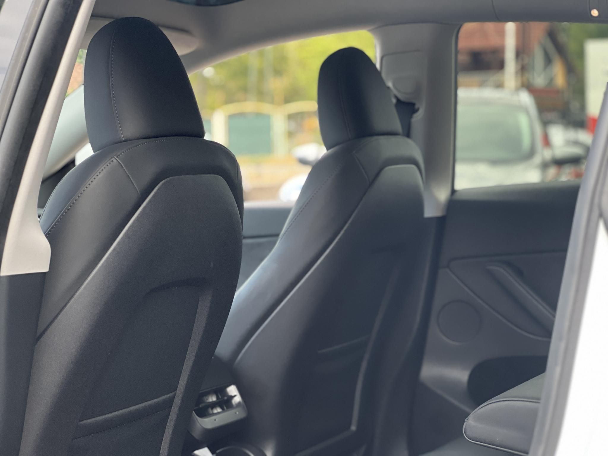 TESLA MODEL Y RWD (Automata) 87e km. LFP akku. Ryzen processzor. 2031-ig garanciális. téli-nyári kerékszett!