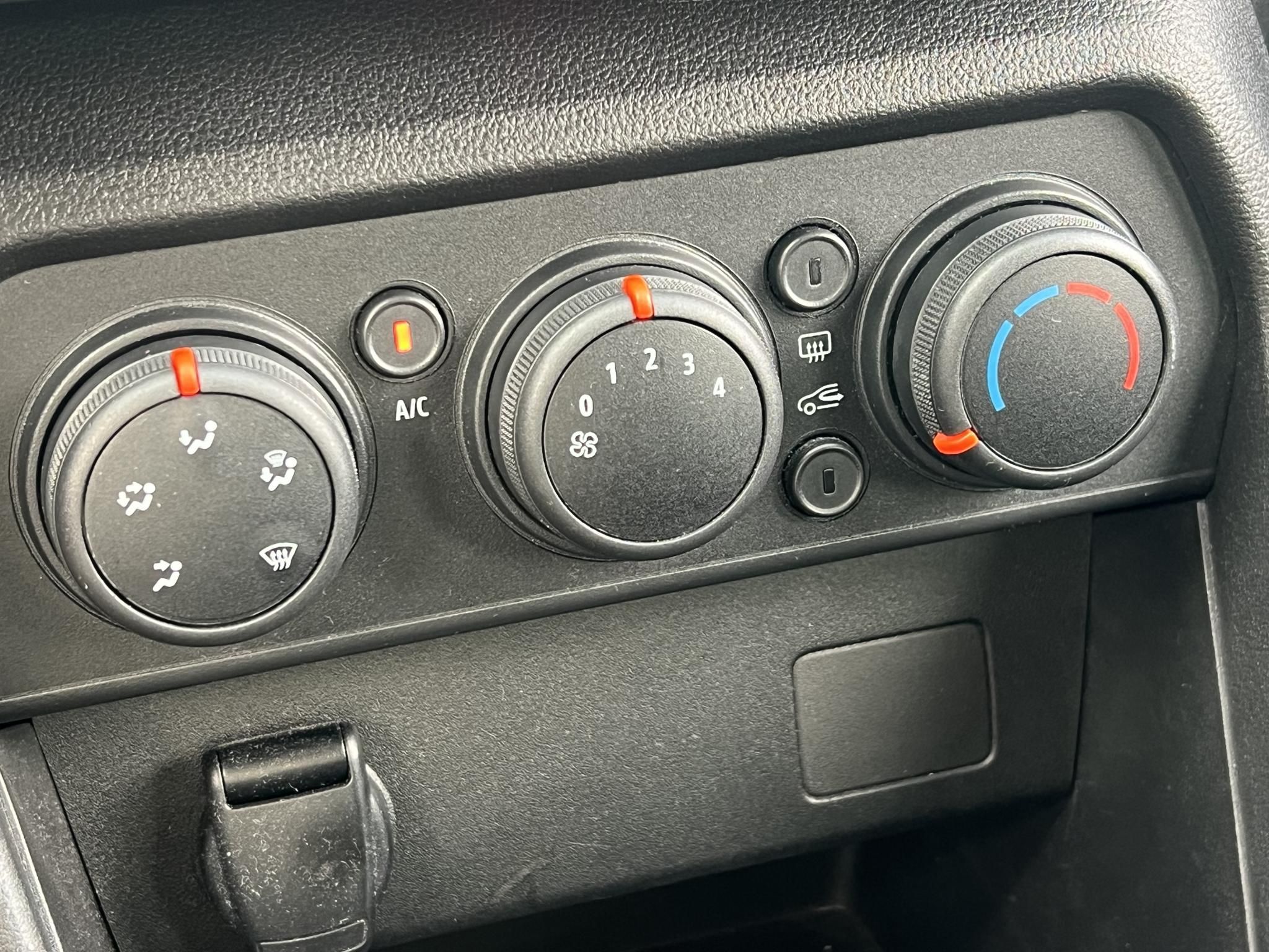 DACIA SANDERO 1.0 TCe Essential Magyarországi. Gyári fényezés. Végig vezetett szervizkönyv!