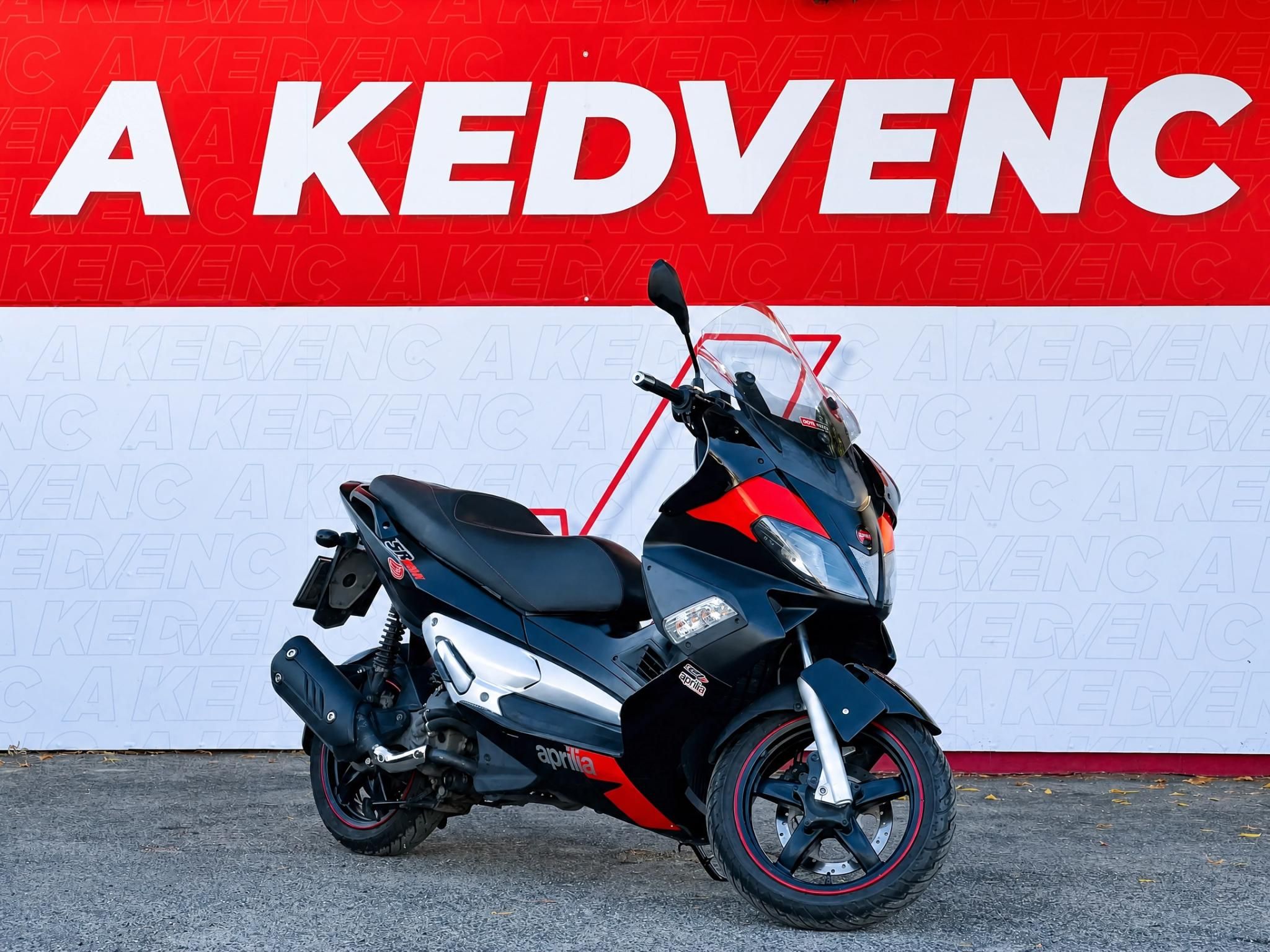APRILIA SR MAX 300 Akrapovic