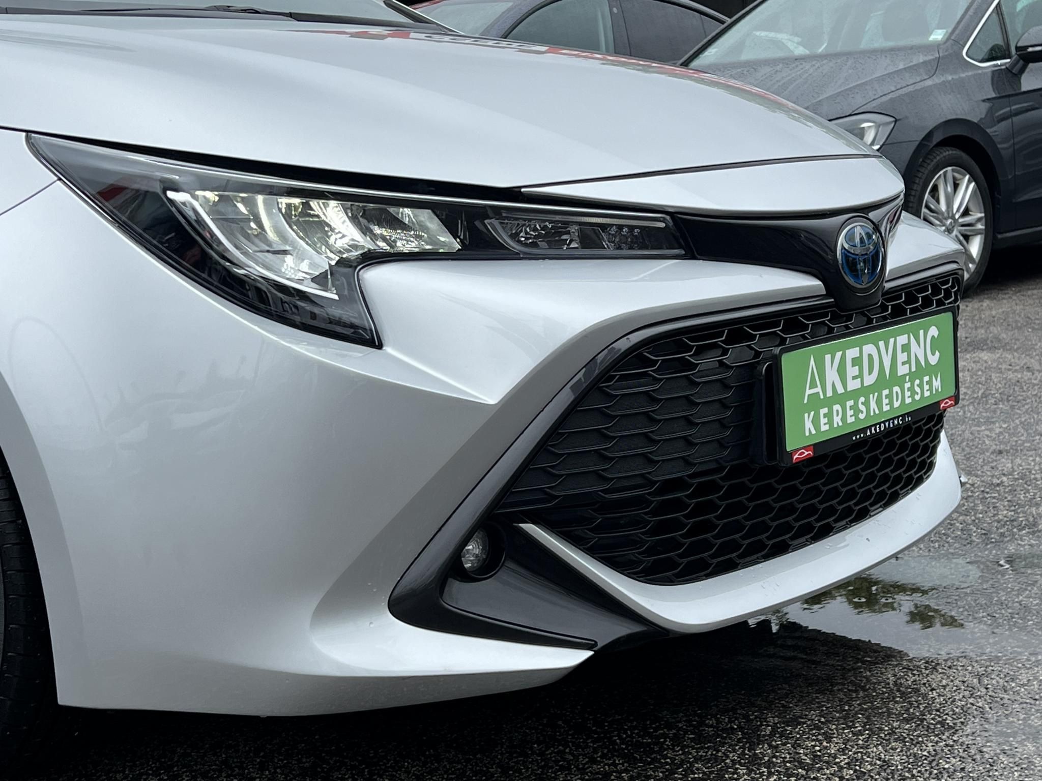 TOYOTA COROLLA 1.8 Hybrid Comfort Business e-CVT 80e km. tempomat. navigáció. ülésfűtés. kamera. digitklíma. 2 gyári kulcs!