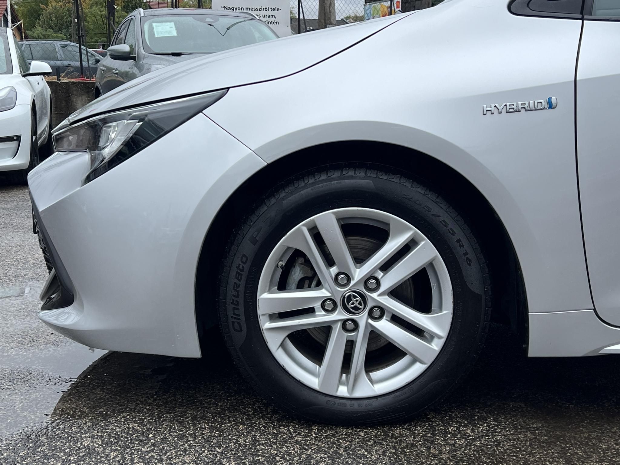 TOYOTA COROLLA 1.8 Hybrid Comfort Business e-CVT 80e km. tempomat. navigáció. ülésfűtés. kamera. digitklíma. 2 gyári kulcs!