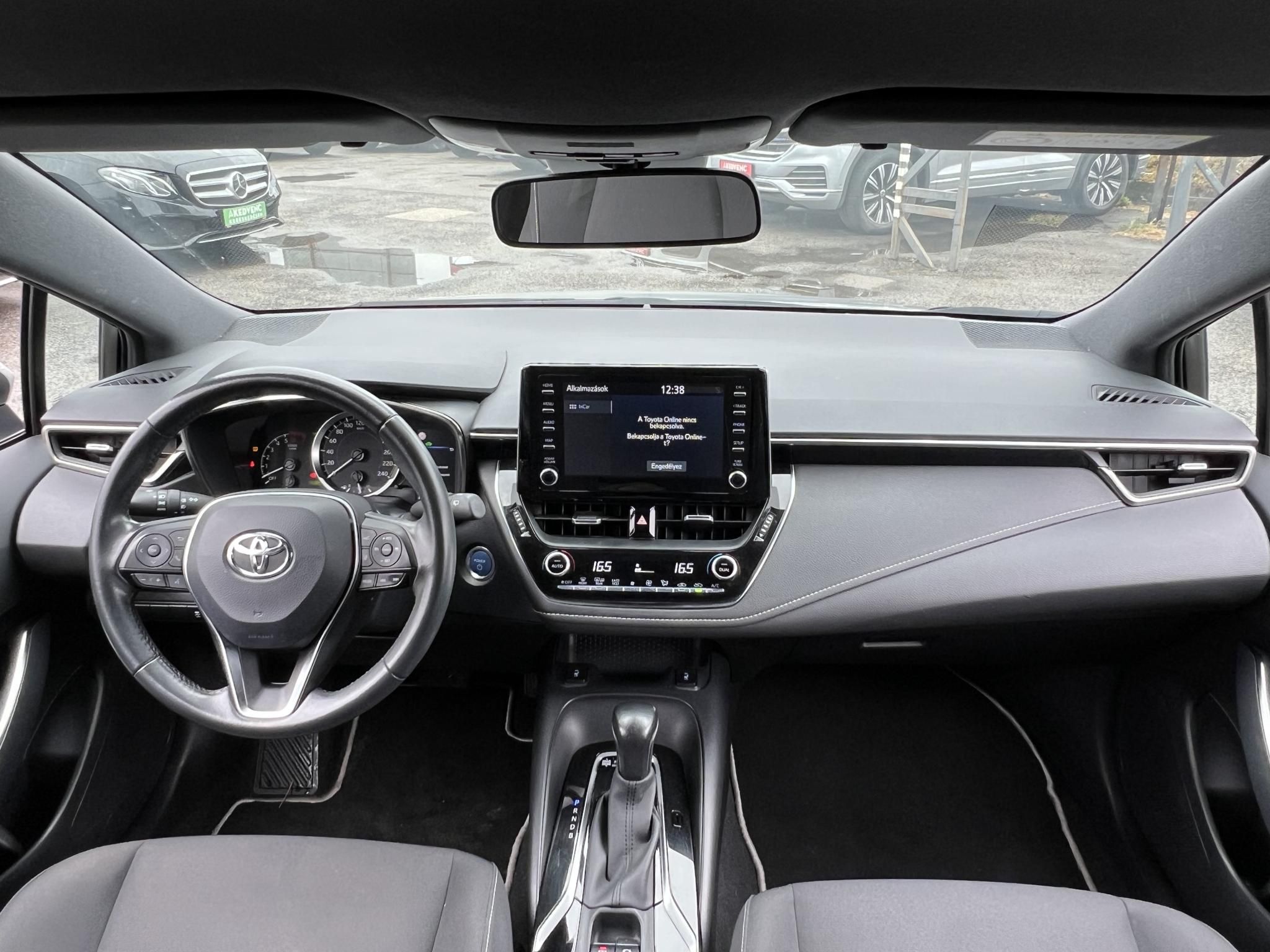 TOYOTA COROLLA 1.8 Hybrid Comfort Business e-CVT 80e km. tempomat. navigáció. ülésfűtés. kamera. digitklíma. 2 gyári kulcs!