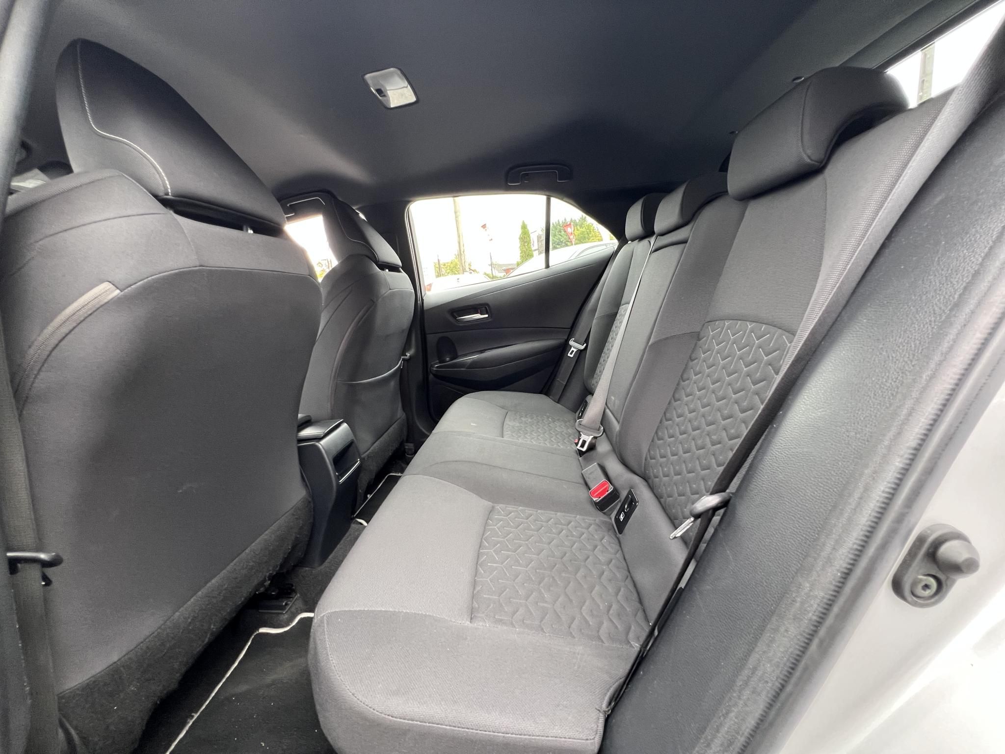 TOYOTA COROLLA 1.8 Hybrid Comfort Business e-CVT 80e km. tempomat. navigáció. ülésfűtés. kamera. digitklíma. 2 gyári kulcs!