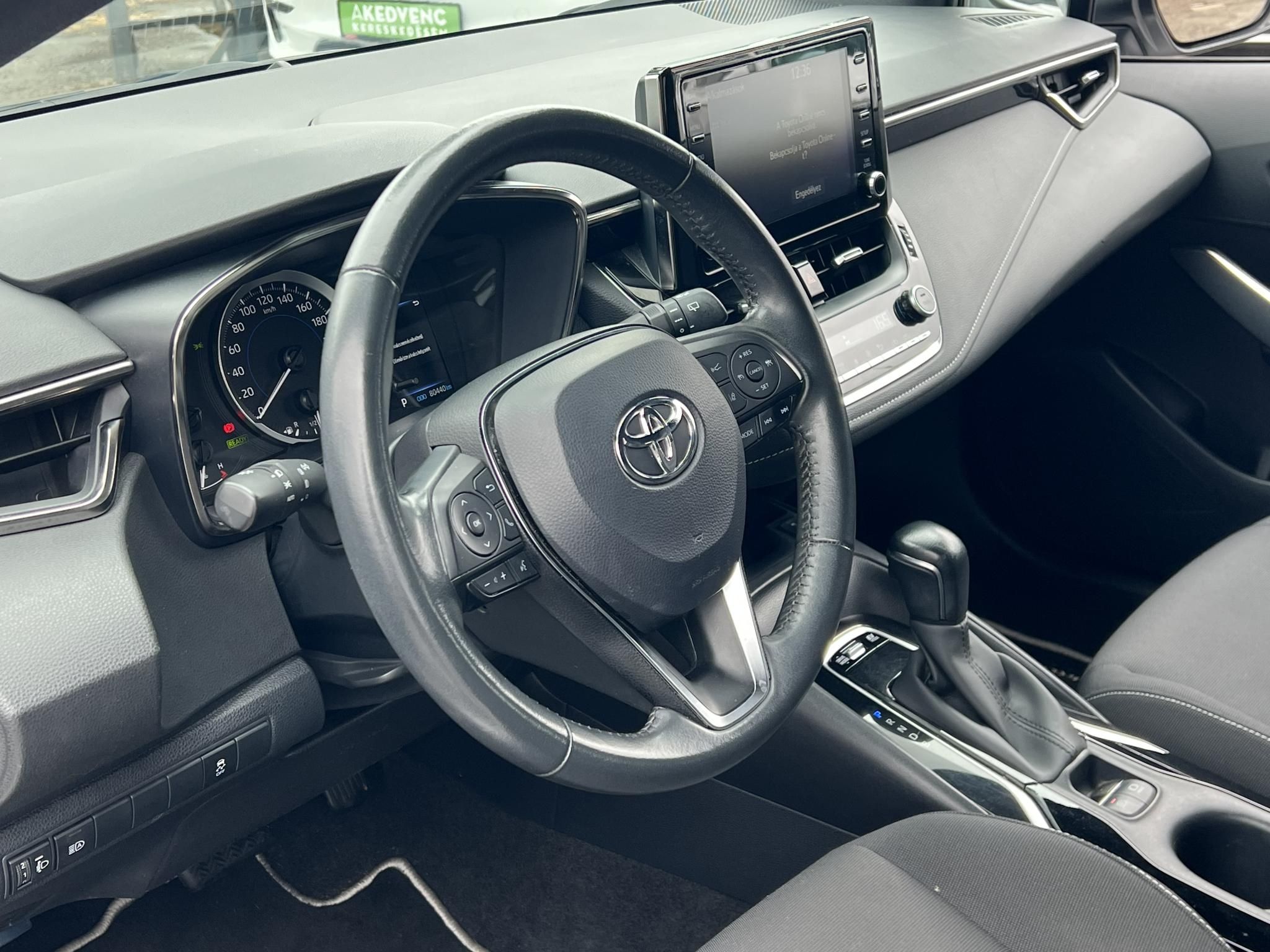 TOYOTA COROLLA 1.8 Hybrid Comfort Business e-CVT 80e km. tempomat. navigáció. ülésfűtés. kamera. digitklíma. 2 gyári kulcs!