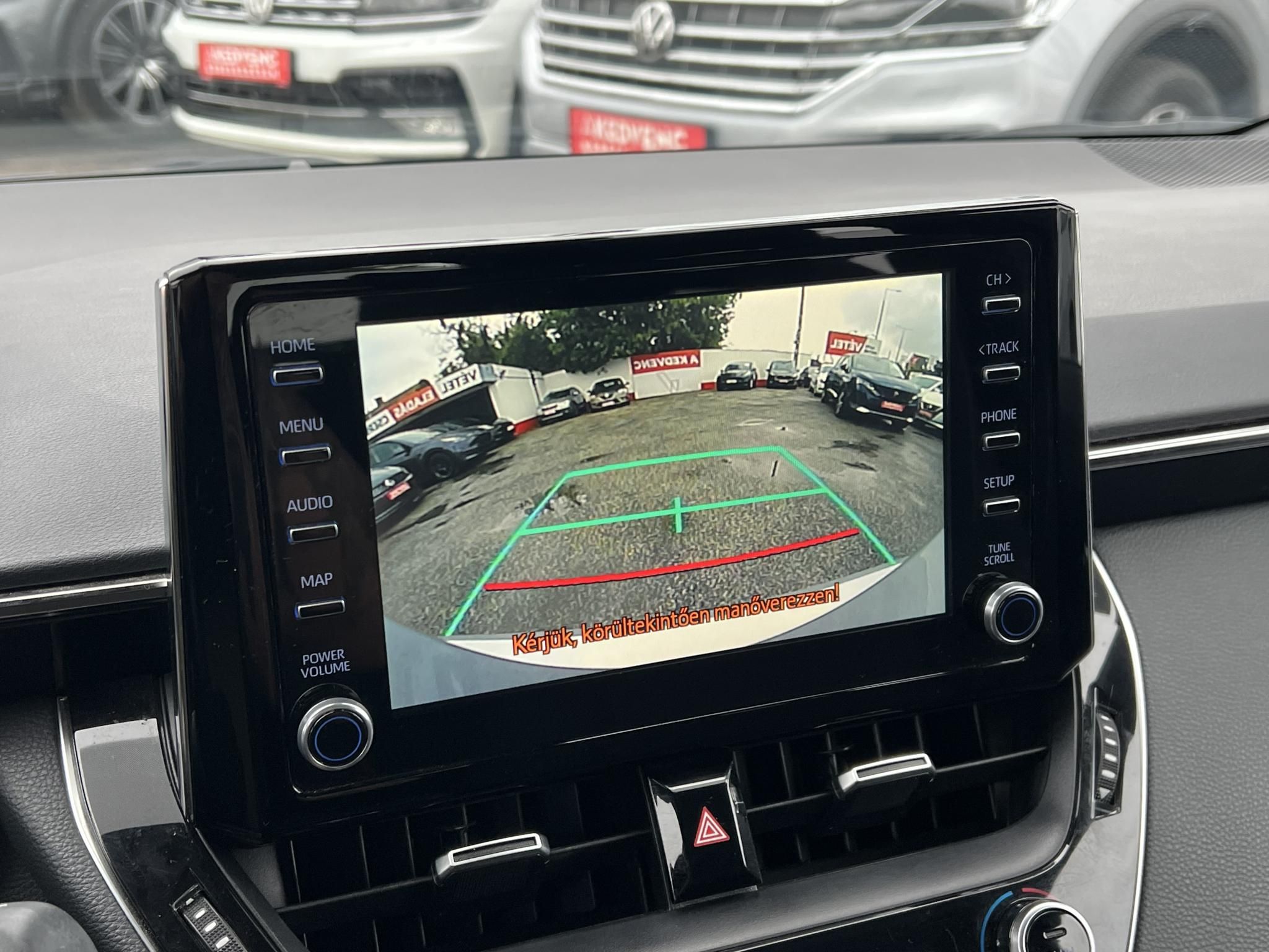 TOYOTA COROLLA 1.8 Hybrid Comfort Business e-CVT 80e km. tempomat. navigáció. ülésfűtés. kamera. digitklíma. 2 gyári kulcs!
