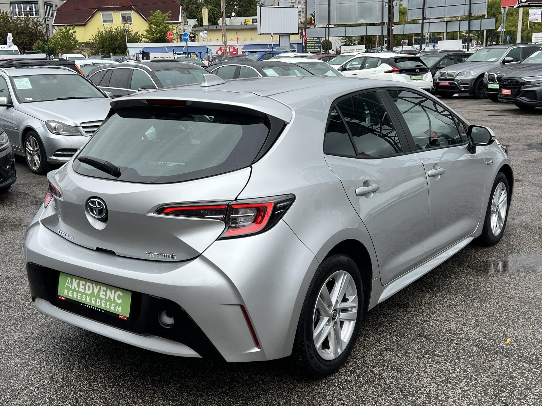 TOYOTA COROLLA 1.8 Hybrid Comfort Business e-CVT 80e km. tempomat. navigáció. ülésfűtés. kamera. digitklíma. 2 gyári kulcs!