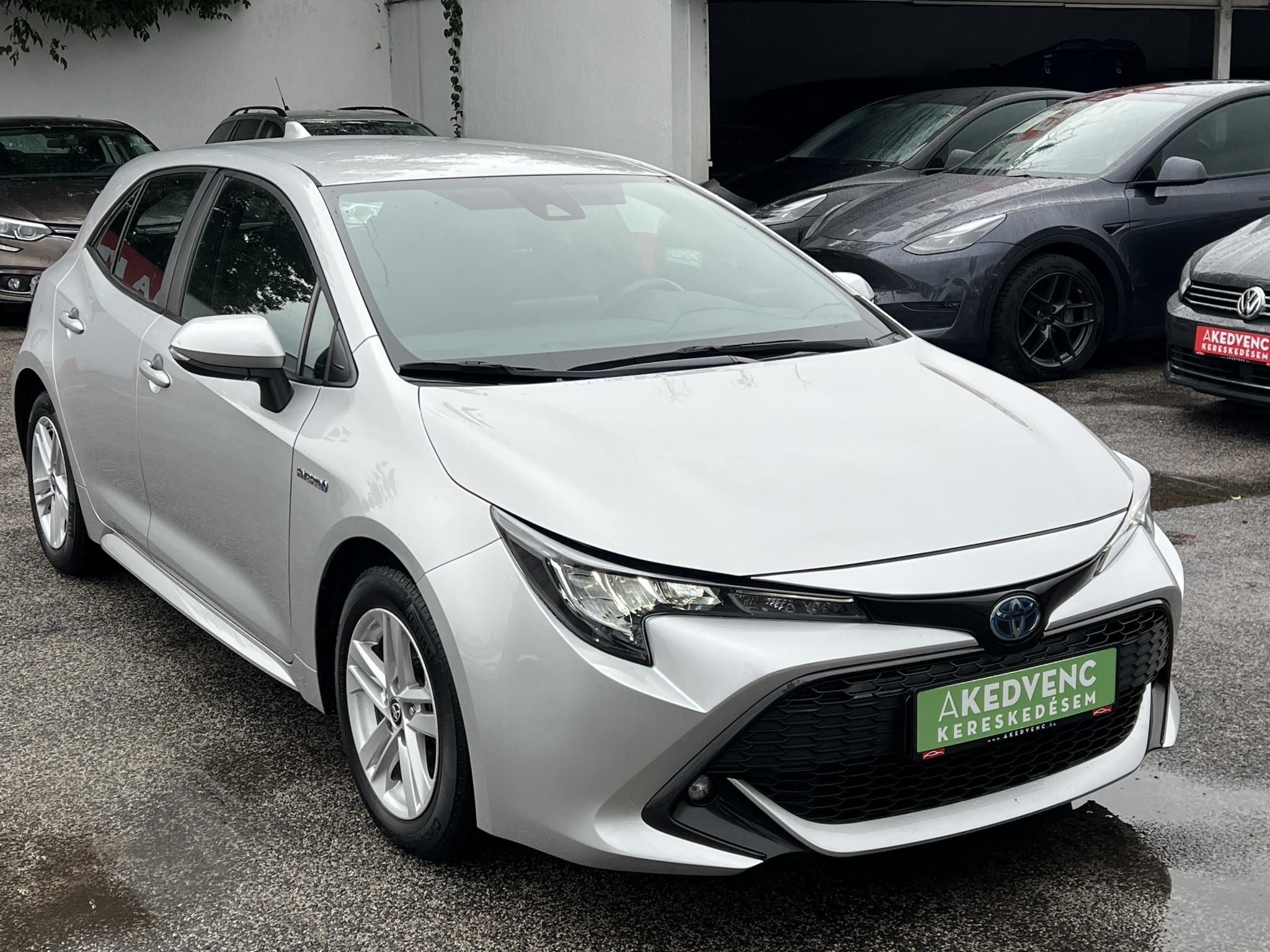 TOYOTA COROLLA 1.8 Hybrid Comfort Business e-CVT 80e km. tempomat. navigáció. ülésfűtés. kamera. digitklíma. 2 gyári kulcs!