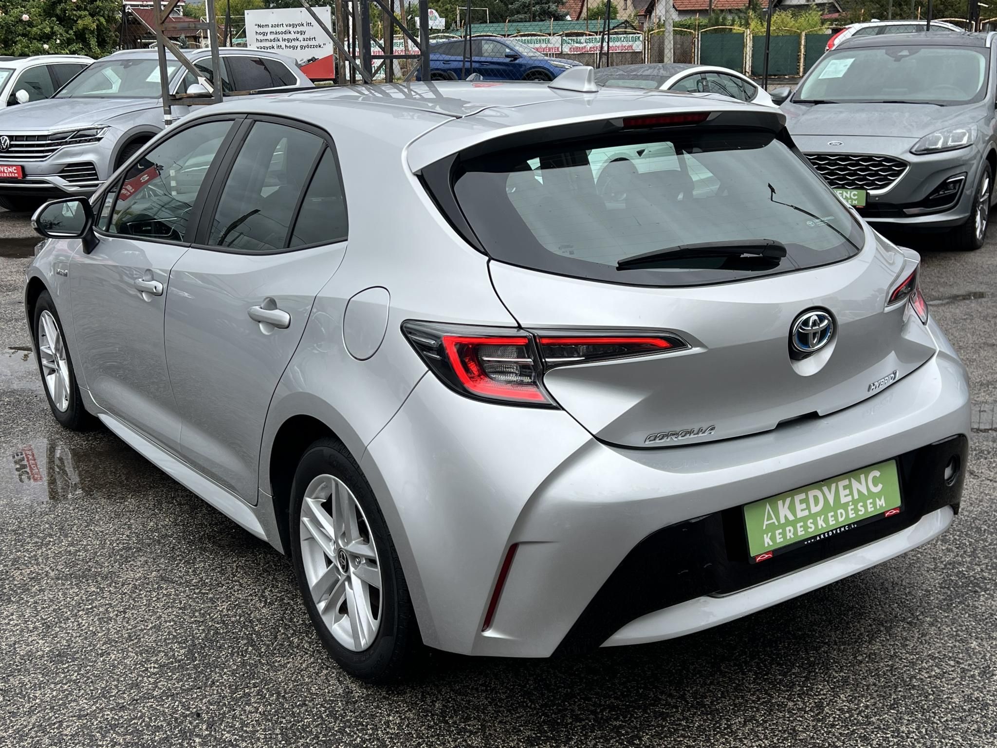 TOYOTA COROLLA 1.8 Hybrid Comfort Business e-CVT 80e km. tempomat. navigáció. ülésfűtés. kamera. digitklíma. 2 gyári kulcs!