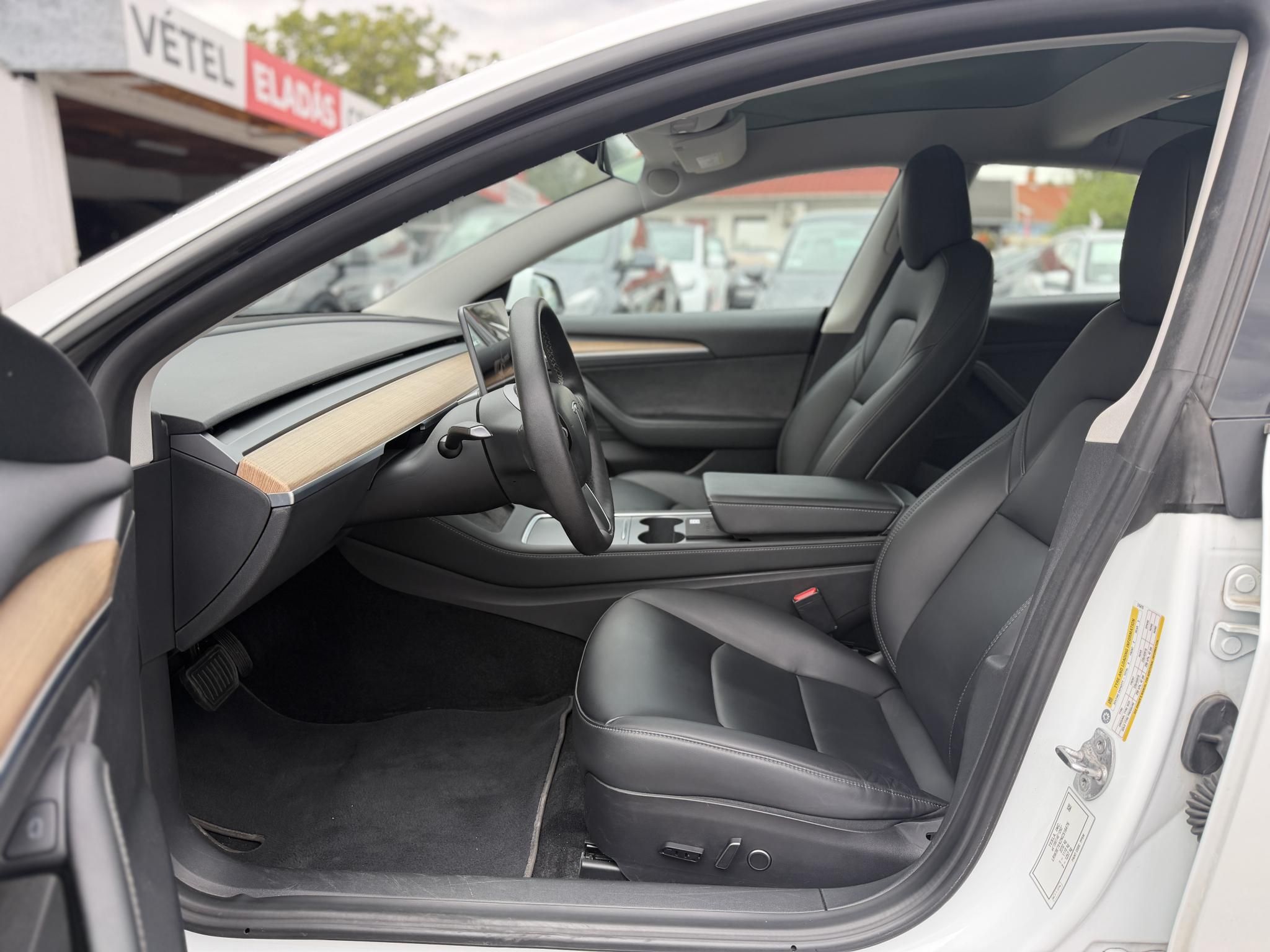 TESLA MODEL 3 Long Range AWD (Automata) 99e km. AMD Ryzen. mátrix LED. hőszivattyú. premium hifi. garanciális!