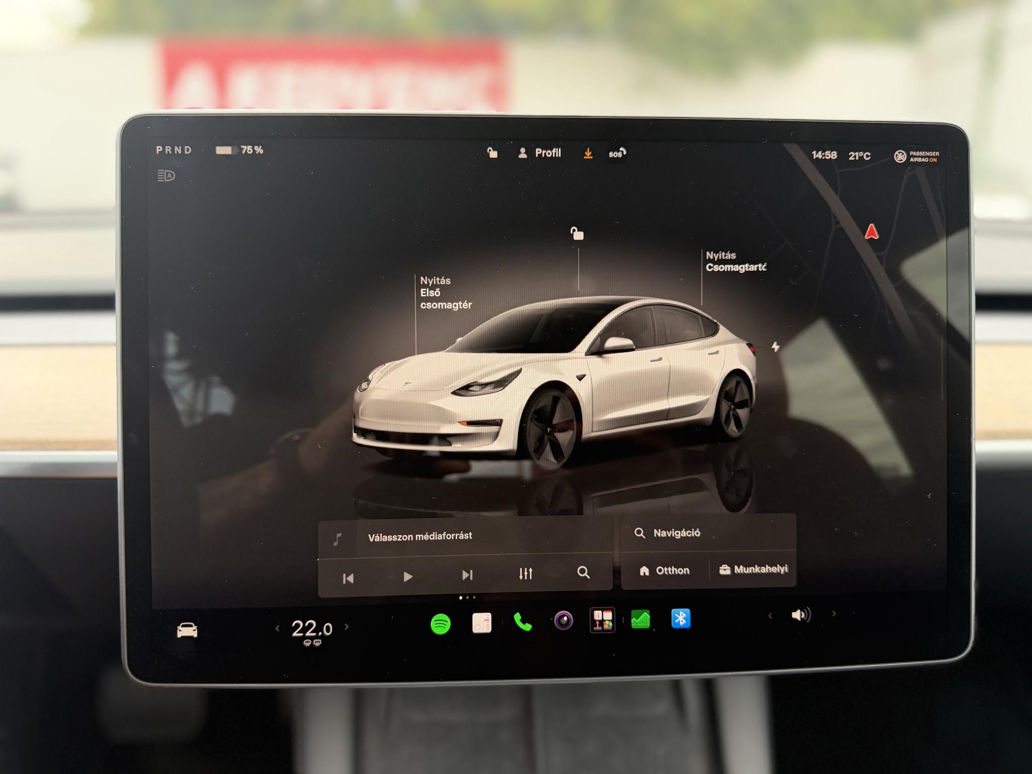 TESLA MODEL 3 Long Range AWD (Automata) 99e km. AMD Ryzen. mátrix LED. hőszivattyú. premium hifi. garanciális!