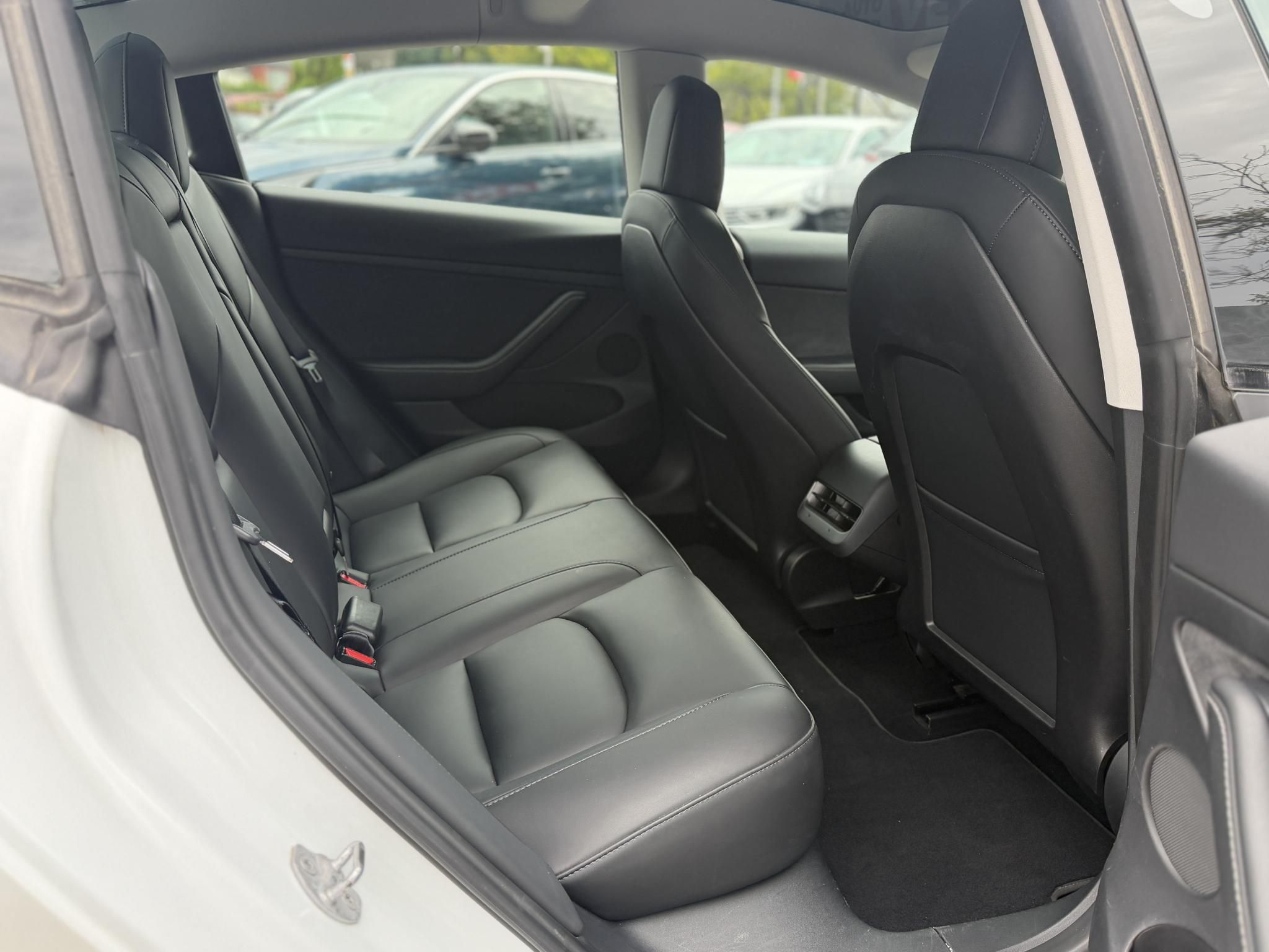 TESLA MODEL 3 Long Range AWD (Automata) 99e km. AMD Ryzen. mátrix LED. hőszivattyú. premium hifi. garanciális!