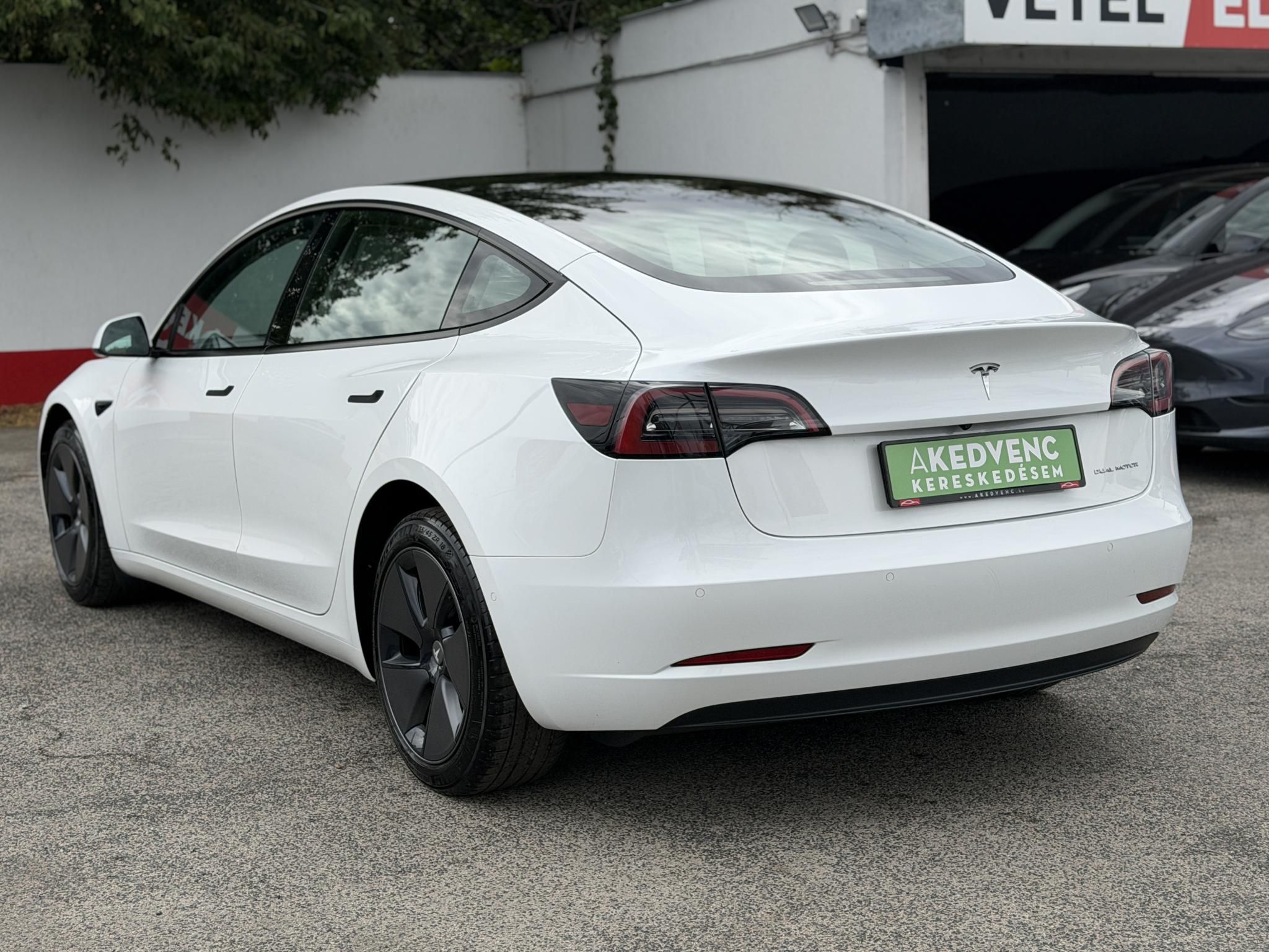 TESLA MODEL 3 Long Range AWD (Automata) 99e km. AMD Ryzen. mátrix LED. hőszivattyú. premium hifi. garanciális!
