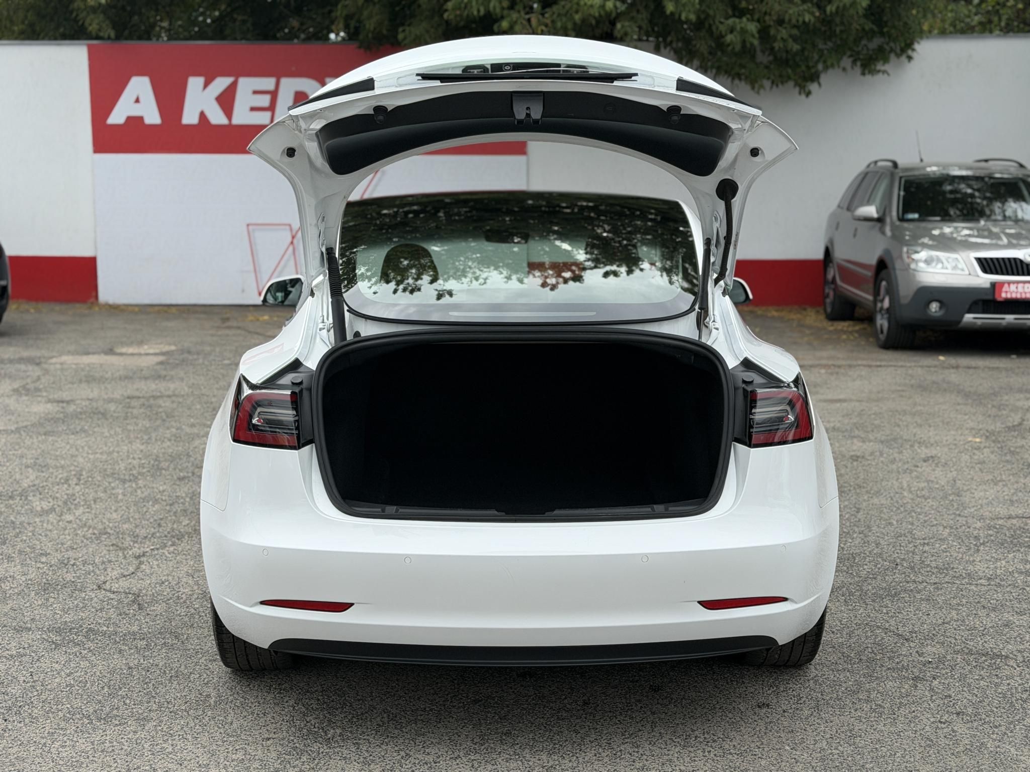 TESLA MODEL 3 Long Range AWD (Automata) 99e km. AMD Ryzen. mátrix LED. hőszivattyú. premium hifi. garanciális!